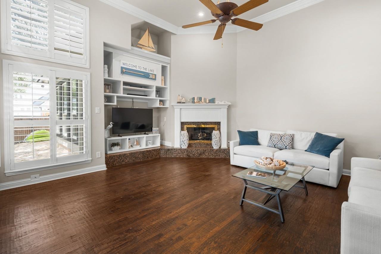 8517 Woodlake Cir - Photo 3 of 35