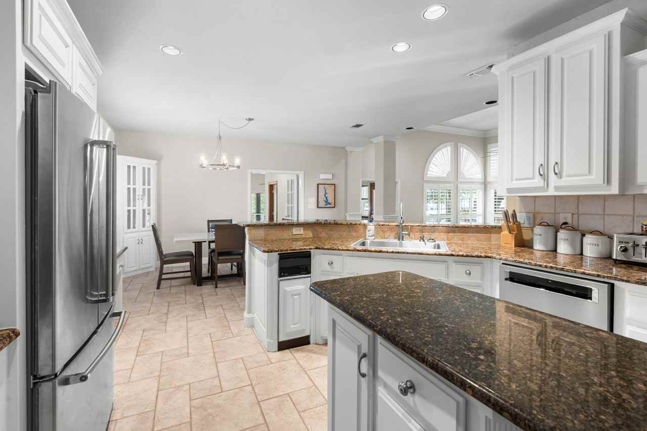 8517 Woodlake Cir - Photo 7 of 35