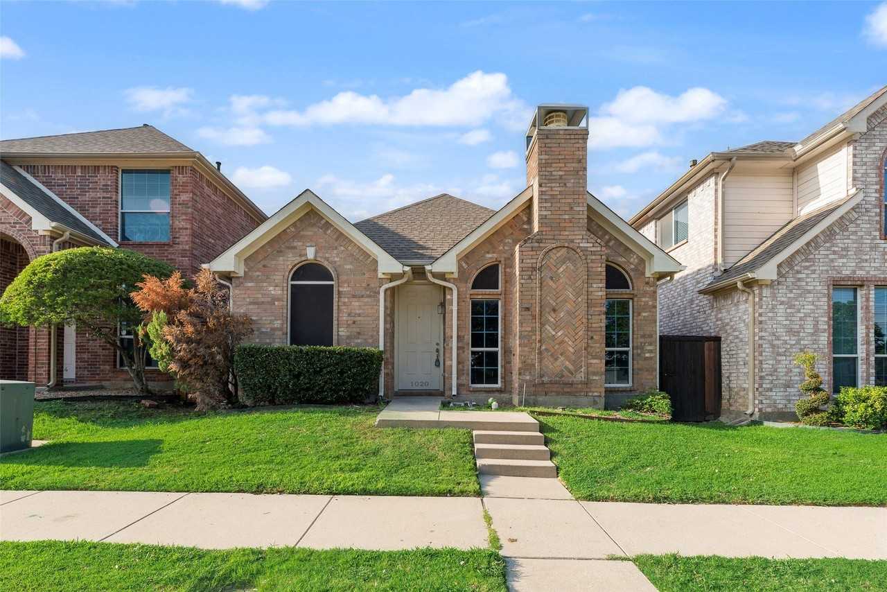 1020 Alyssa Ln - Photo 2 of 20
