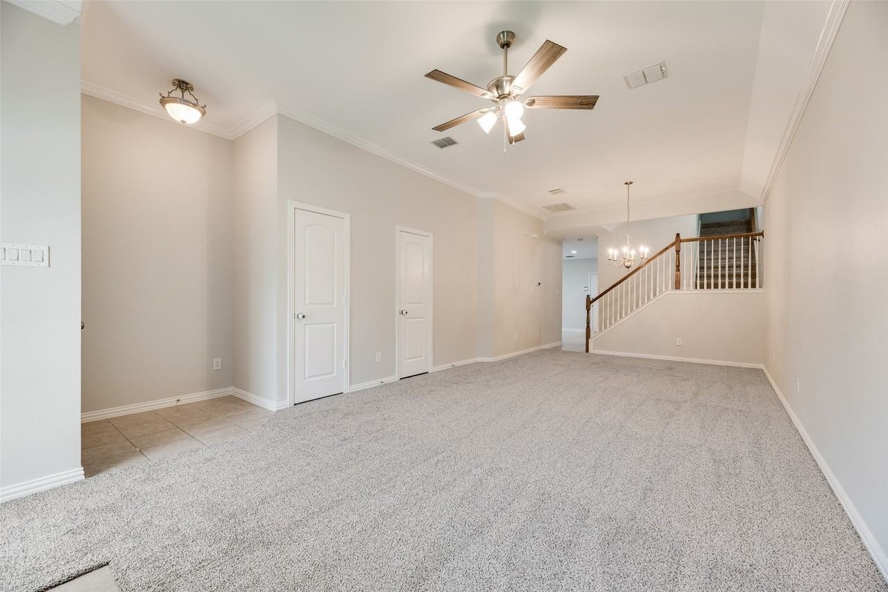 1020 Alyssa Ln - Photo 3 of 20