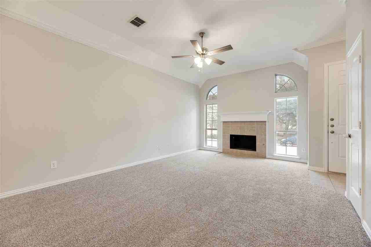 1020 Alyssa Ln - Photo 4 of 20