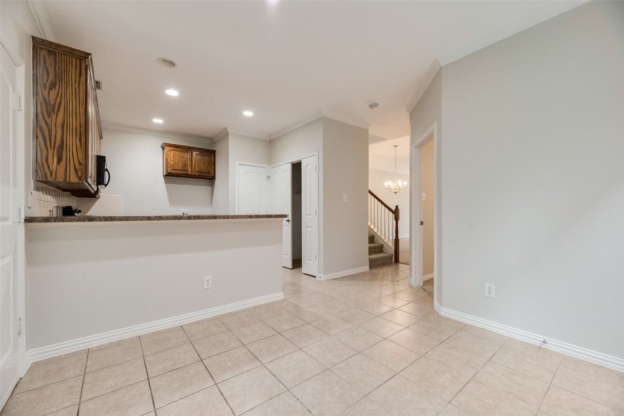 1020 Alyssa Ln - Photo 7 of 20