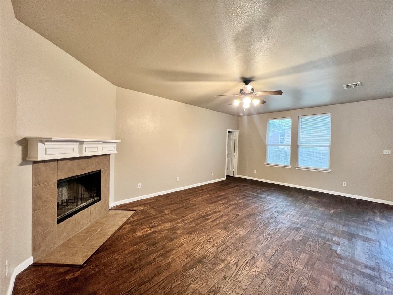 8221 Atherton St - Photo 3 of 11