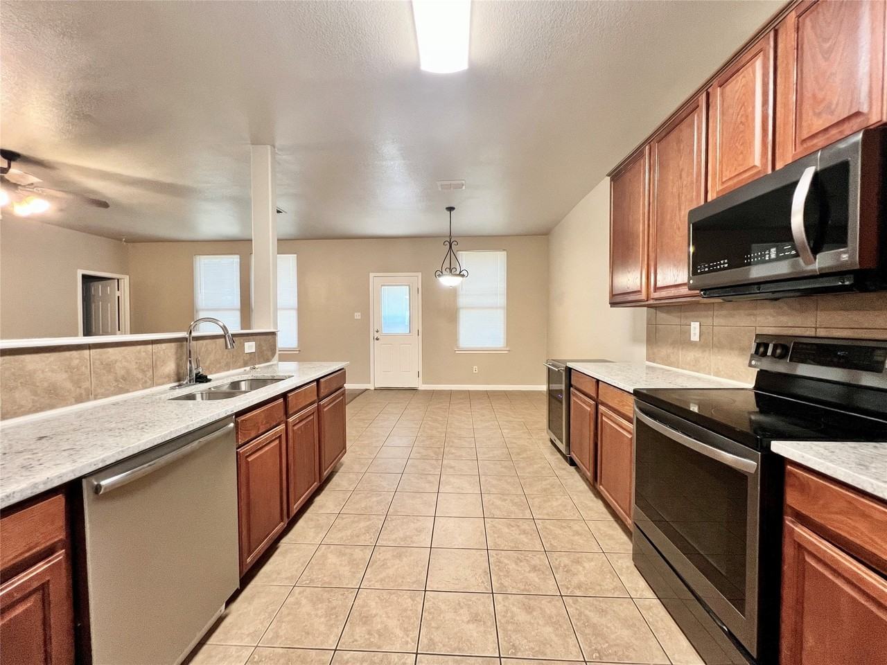 8221 Atherton St - Photo 4 of 11