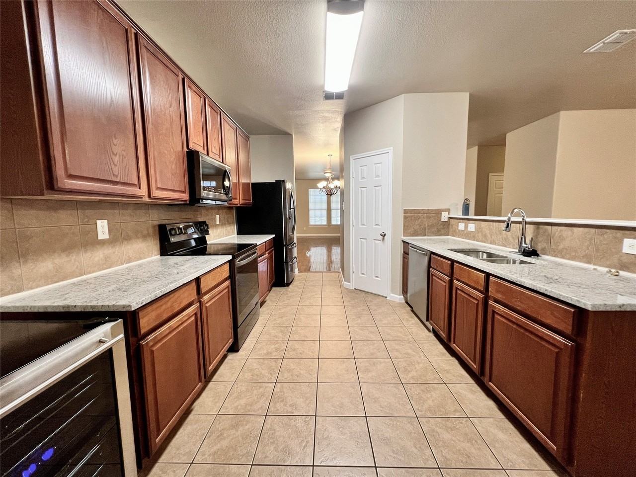 8221 Atherton St - Photo 5 of 11