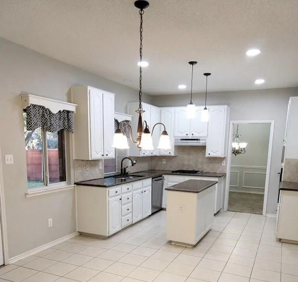 821 Weeping Willow Ct - Photo 2 of 6
