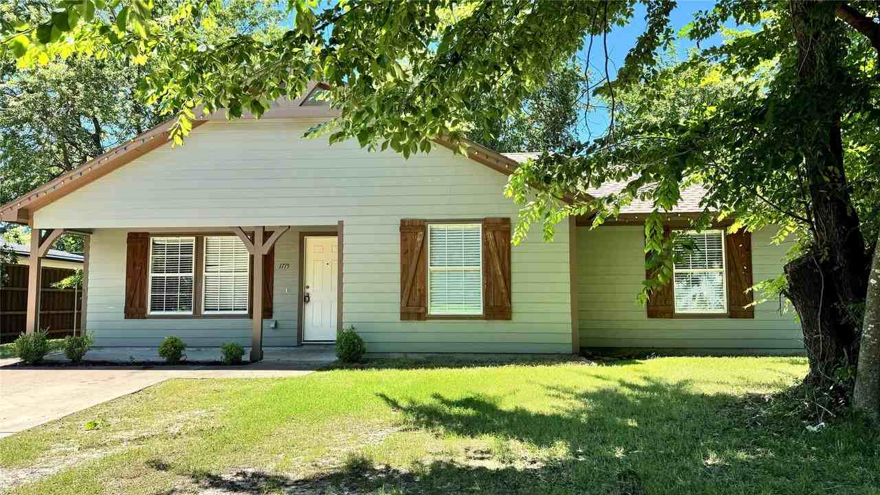 1715 Hemphill St - Photo 2 of 12
