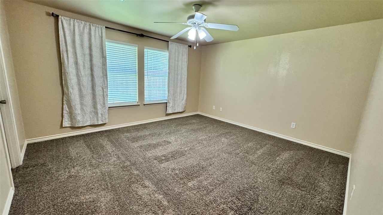 1715 Hemphill St - Photo 7 of 12