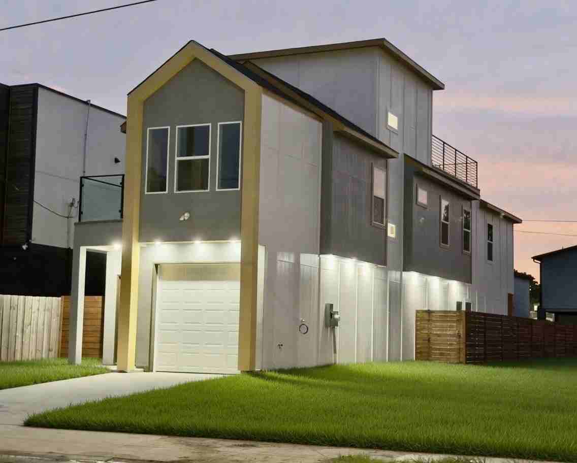 2505 Pennsylvania Ave - Photo 2 of 31