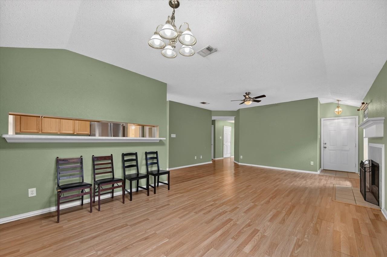 315 S Jefferson St - Photo 2 of 26