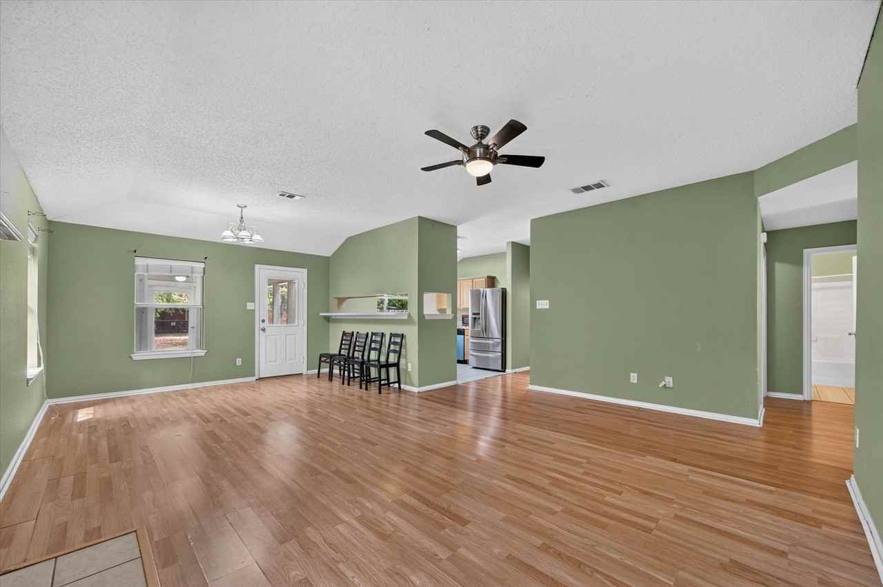 315 S Jefferson St - Photo 3 of 26
