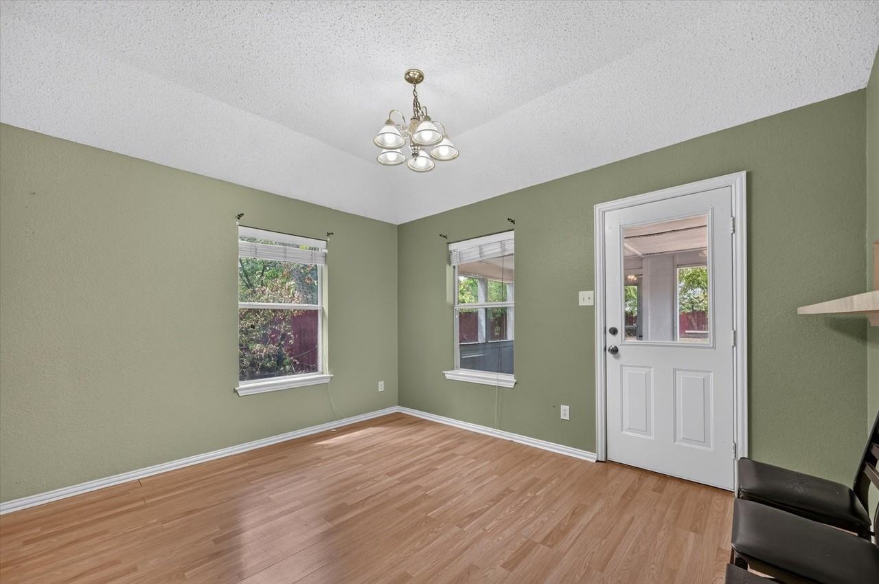 315 S Jefferson St - Photo 5 of 26