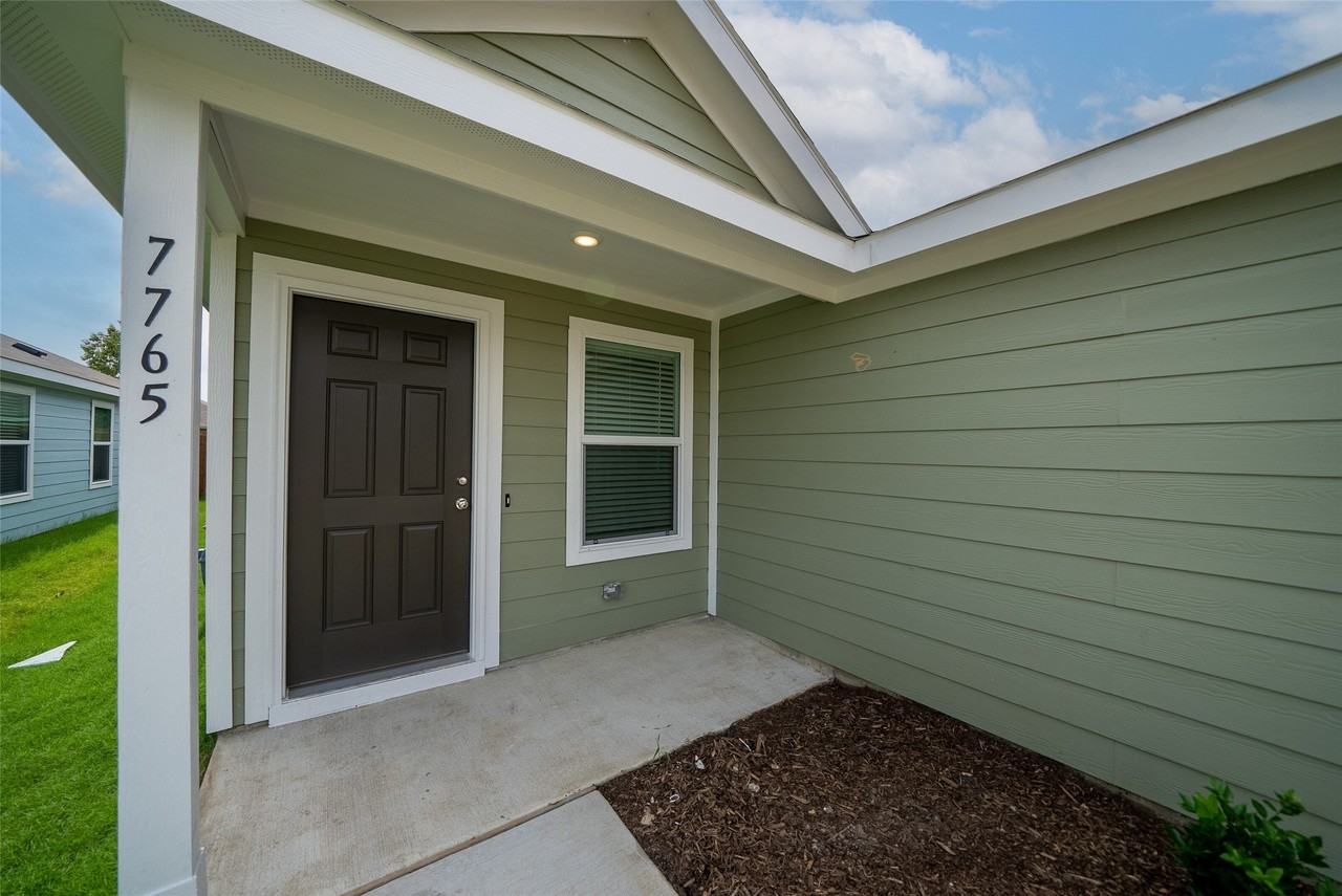 7765 Ruellia Rd - Photo 5 of 40