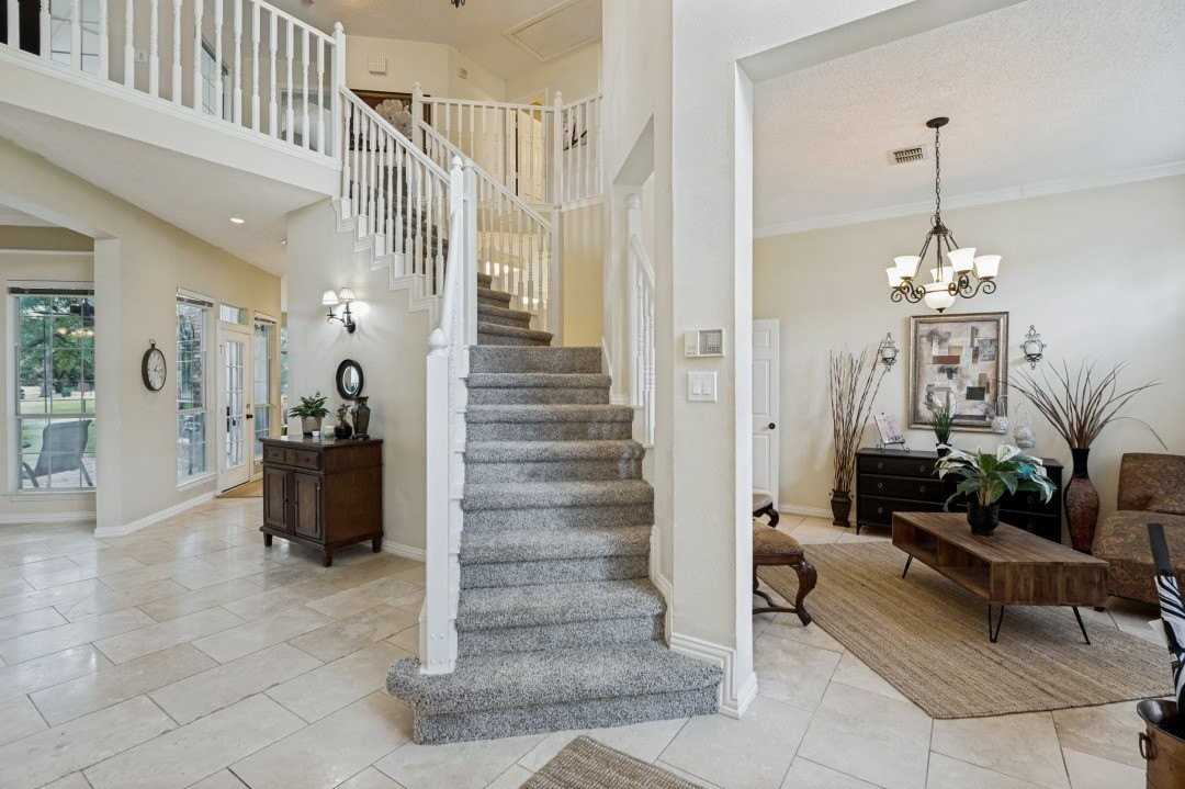 10913 Alexandria Dr - Photo 2 of 25