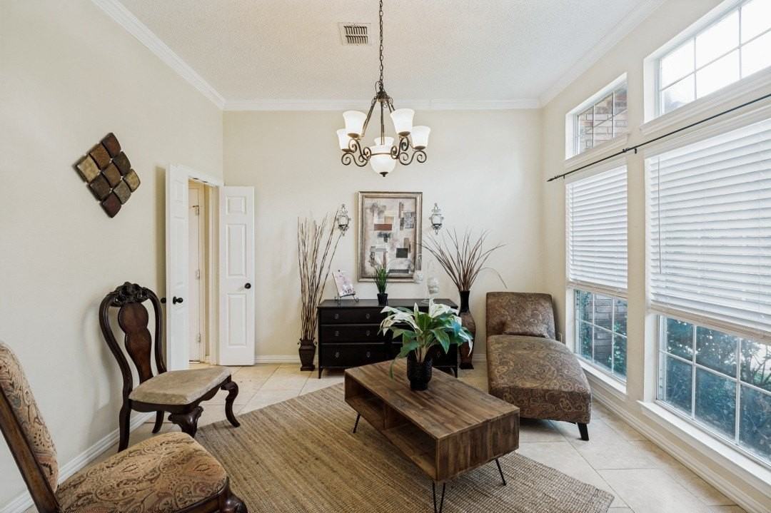 10913 Alexandria Dr - Photo 4 of 25