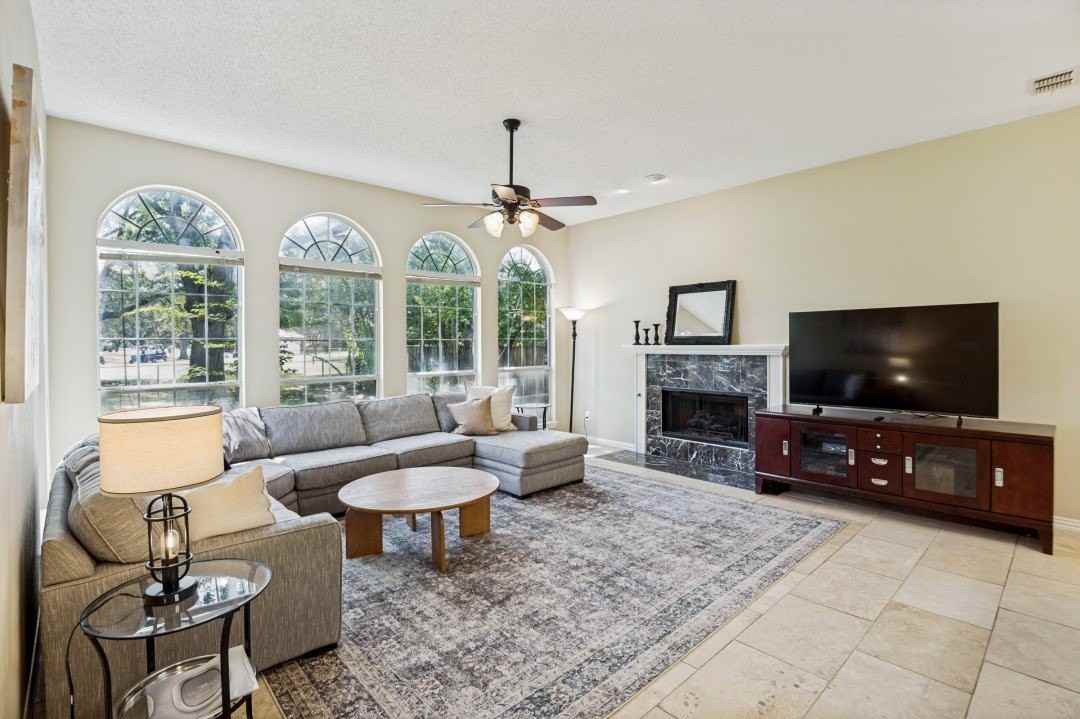 10913 Alexandria Dr - Photo 5 of 25