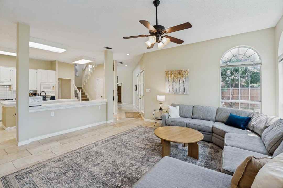 10913 Alexandria Dr - Photo 6 of 25