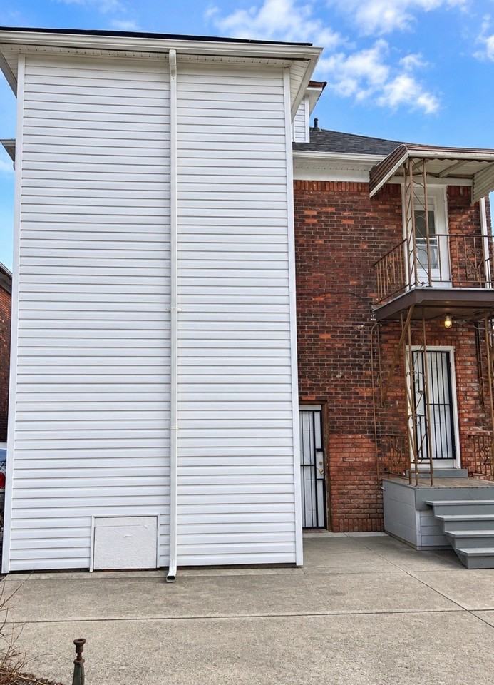 2936 Montgomery St - Photo 2 of 7