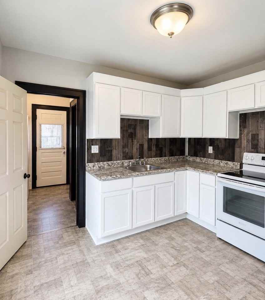 2936 Montgomery St - Photo 3 of 7