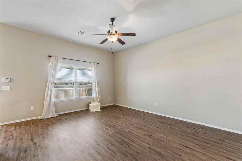18220 Scarborough Dr - Photo 4 of 32
