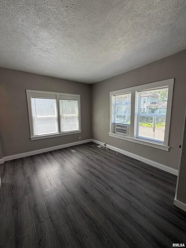 422 S Lincoln Ave #C - Photo 3 of 9