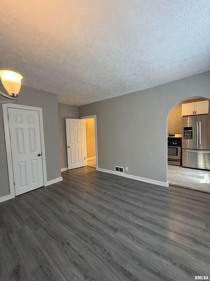 422 S Lincoln Ave #C - Photo 4 of 9