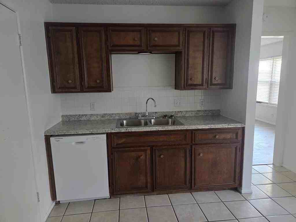 3209 W Wadley Ave Apt B - Photo 5 of 13