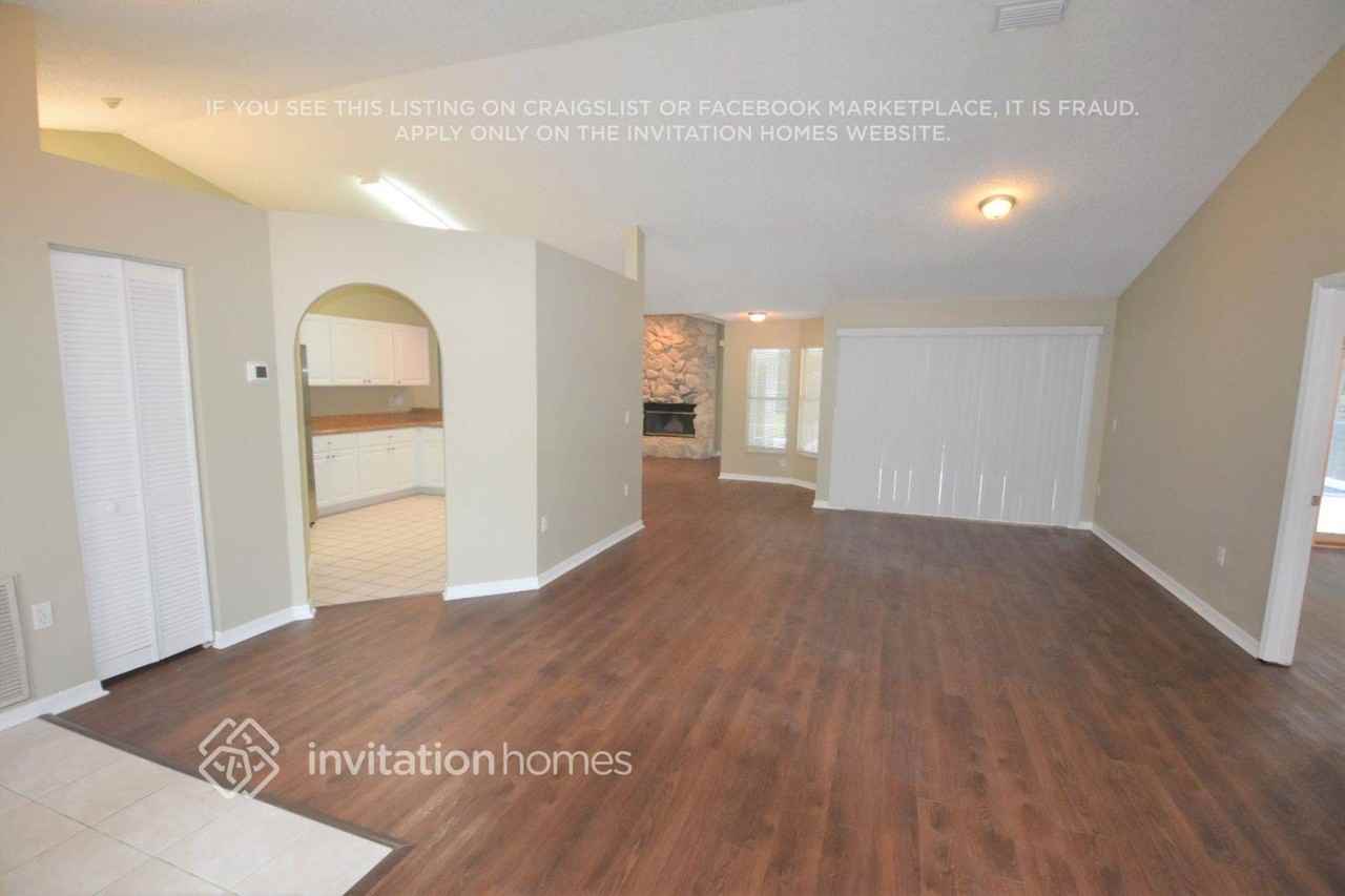 4061 Prairie View Dr N - Photo 3 of 16