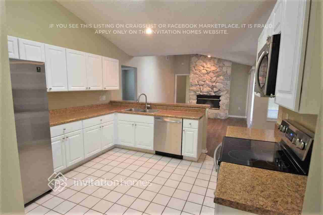 4061 Prairie View Dr N - Photo 4 of 16