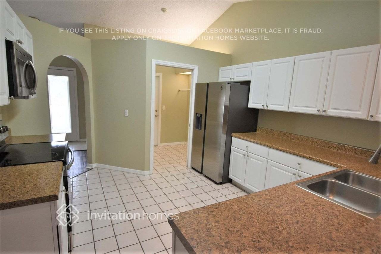 4061 Prairie View Dr N - Photo 5 of 16