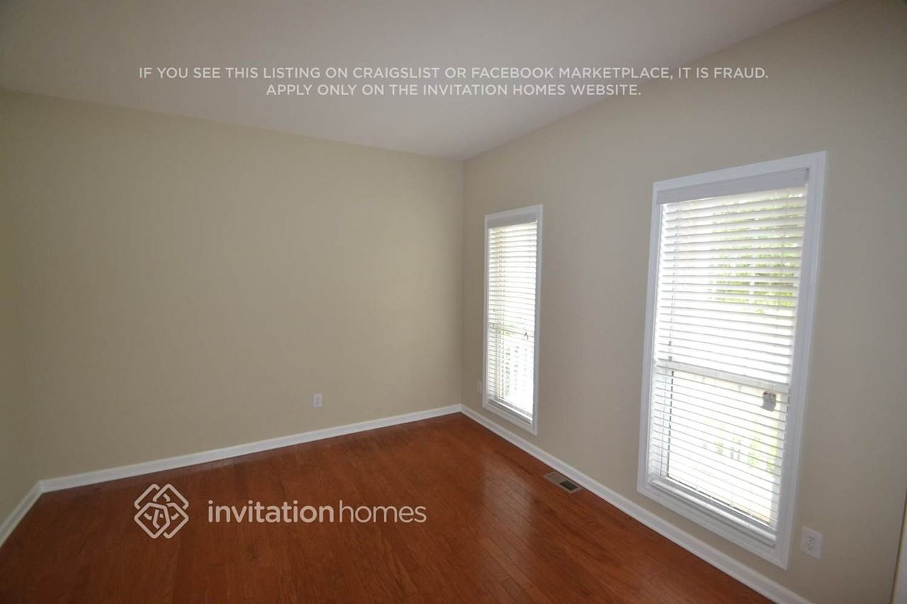6287 Vinings Vintage Dr - Photo 2 of 16