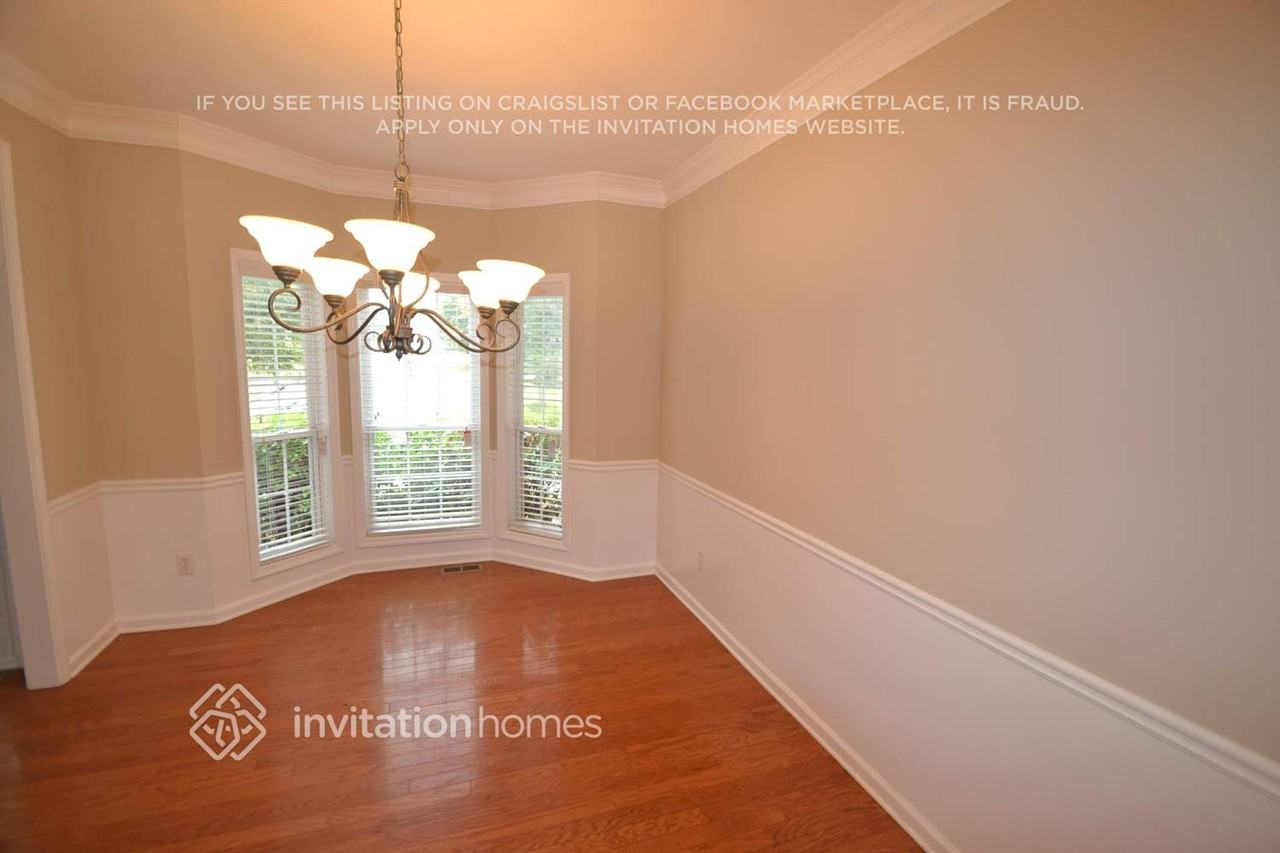 6287 Vinings Vintage Dr - Photo 3 of 16