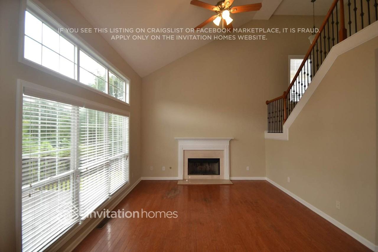 6287 Vinings Vintage Dr - Photo 4 of 16