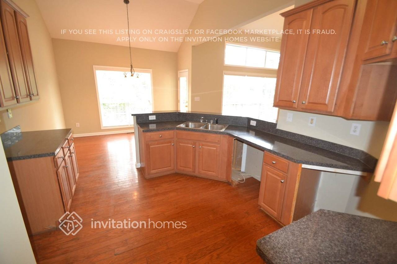6287 Vinings Vintage Dr - Photo 6 of 16