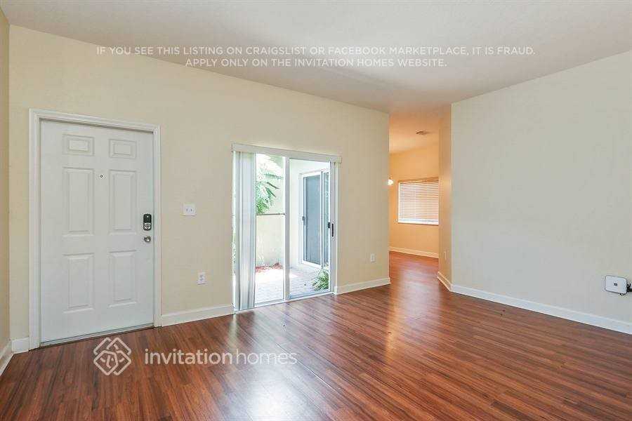 1321 Ne 42nd Ave - Photo 2 of 20