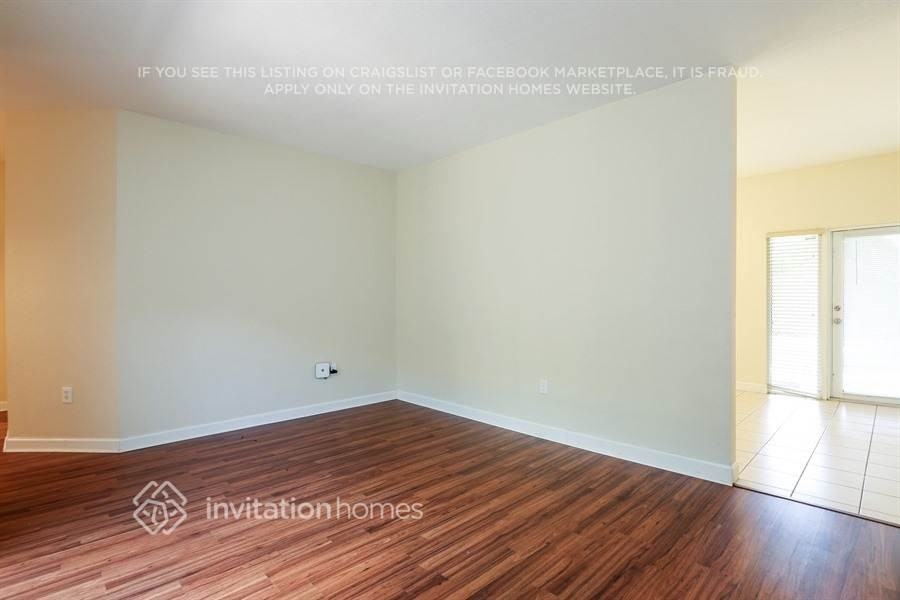 1321 Ne 42nd Ave - Photo 3 of 20