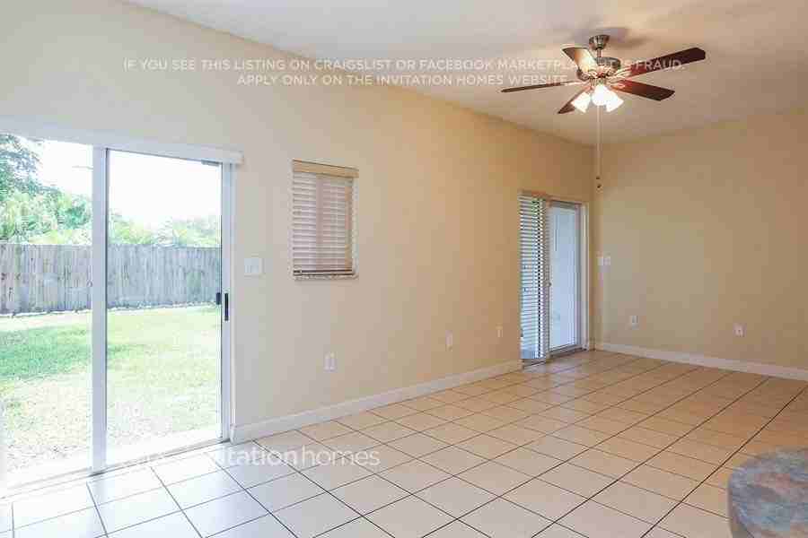1321 Ne 42nd Ave - Photo 5 of 20