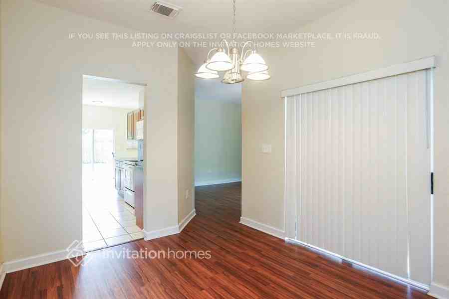 1321 Ne 42nd Ave - Photo 7 of 20