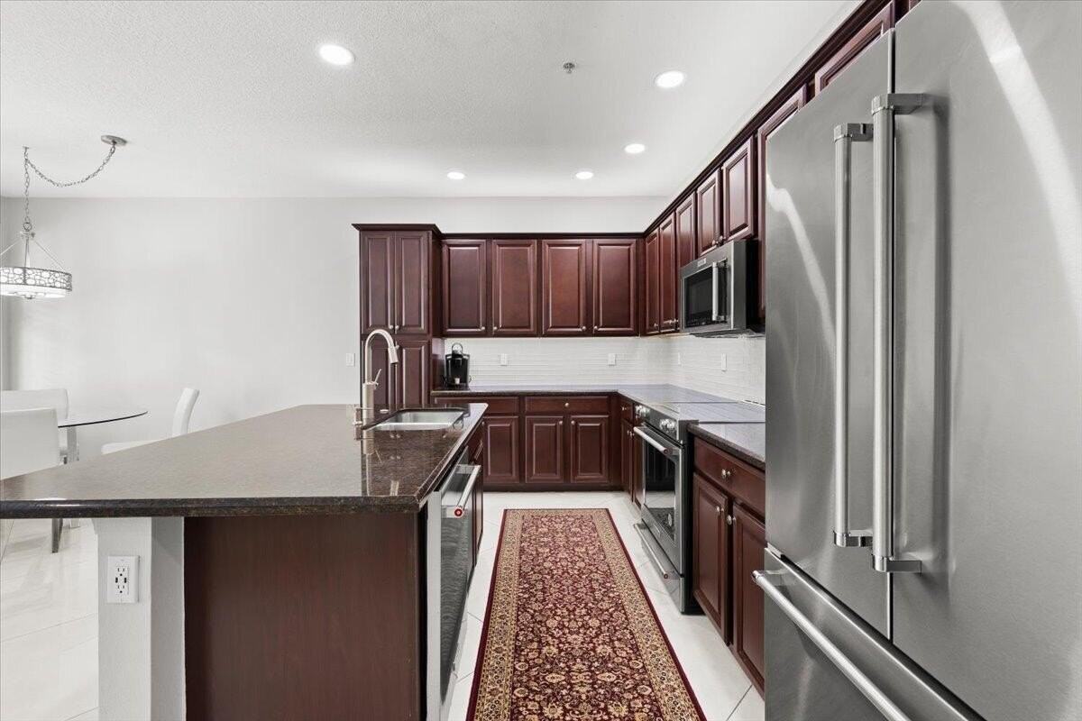 4980 Nw 15th Ave - Photo 3 of 50