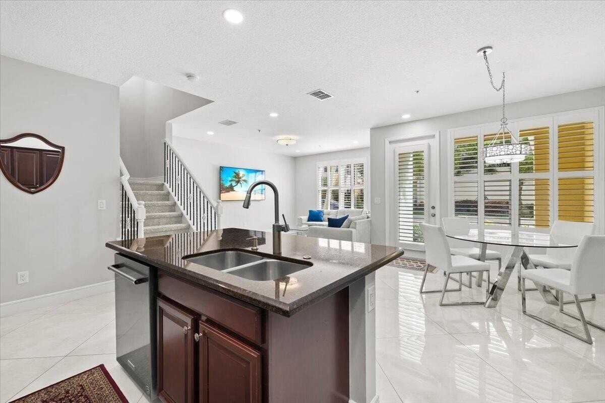 4980 Nw 15th Ave - Photo 6 of 50