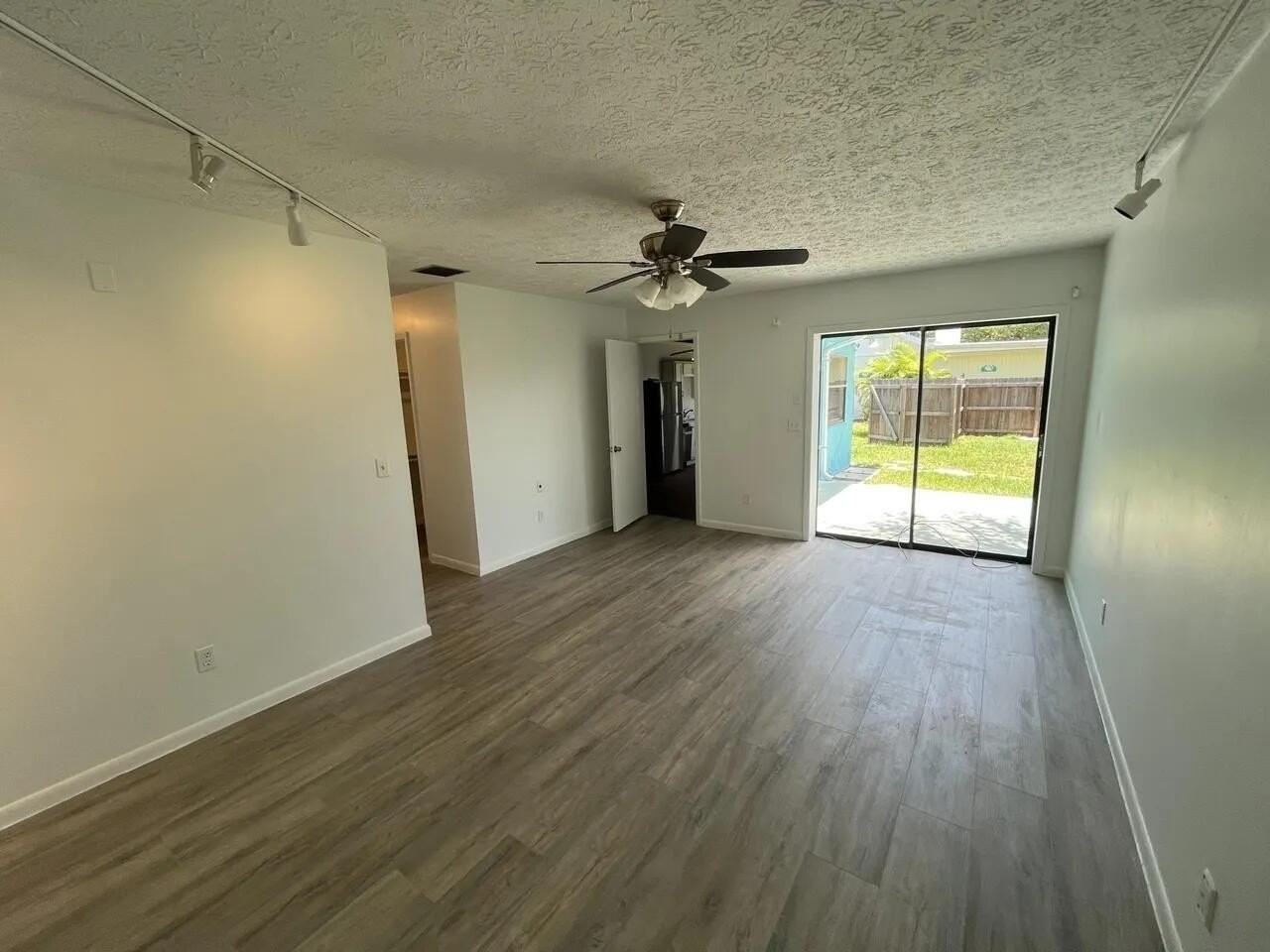 574 Sw Duval Ave - Photo 7 of 12