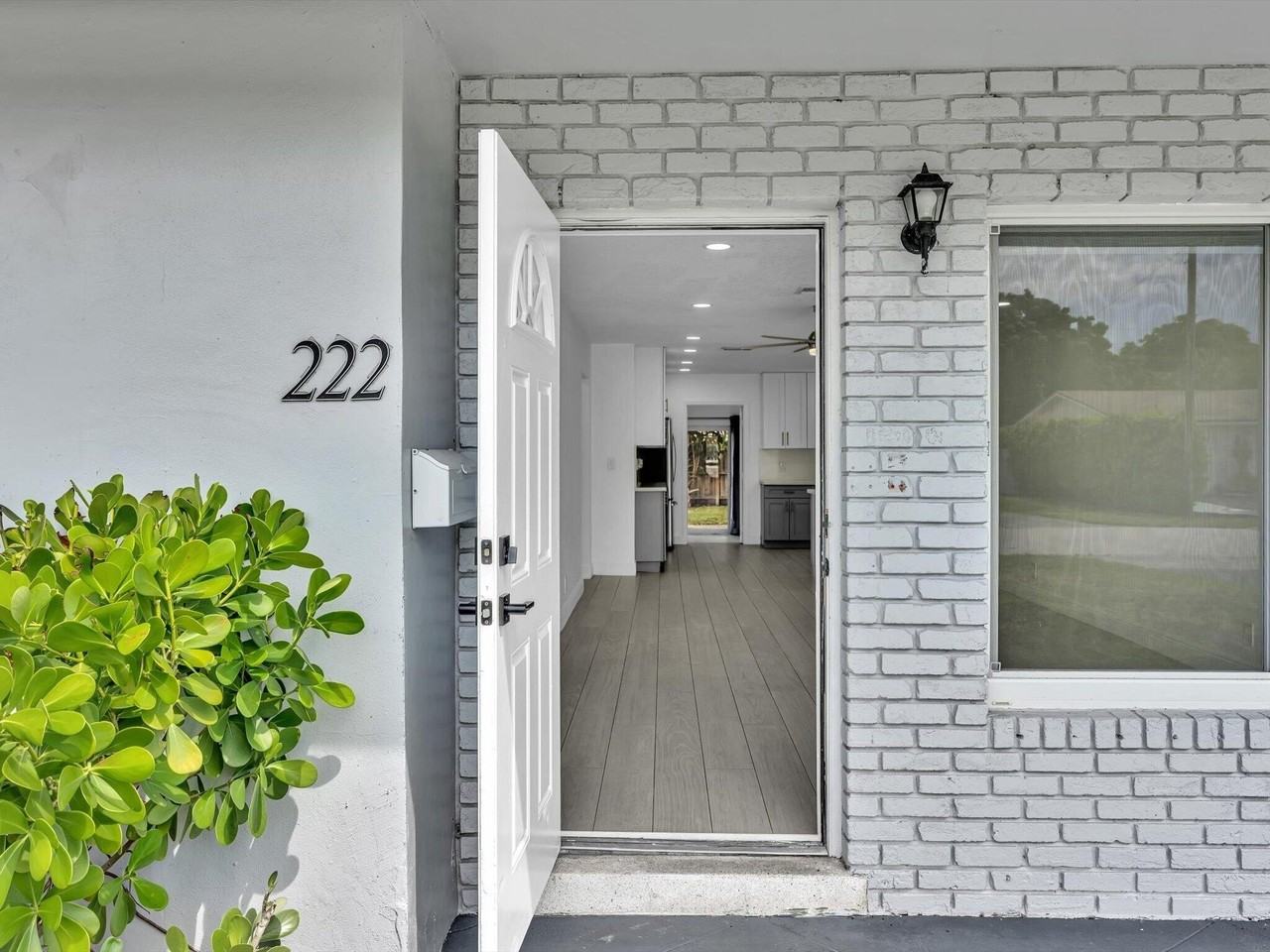 222 Ne 9th Ave - Photo 4 of 50