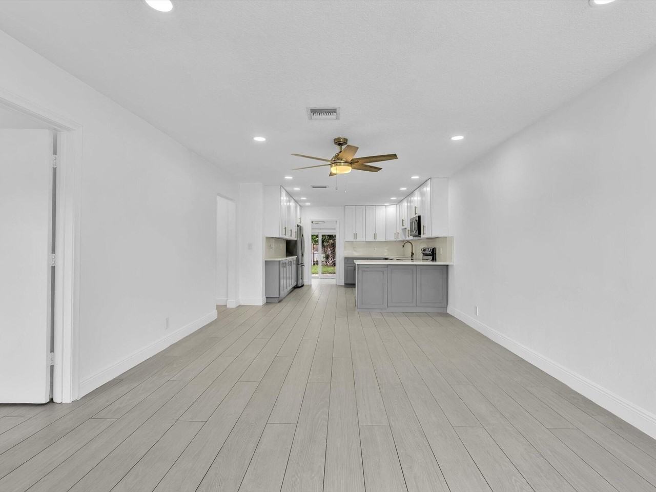 222 Ne 9th Ave - Photo 5 of 50