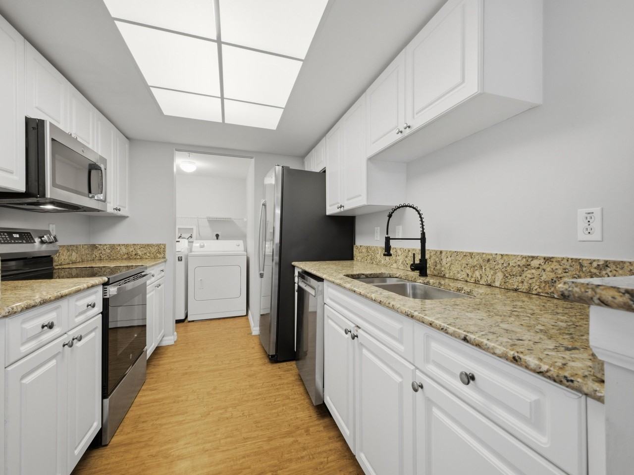 900 Crestwood Ct S #920 - Photo 5 of 44