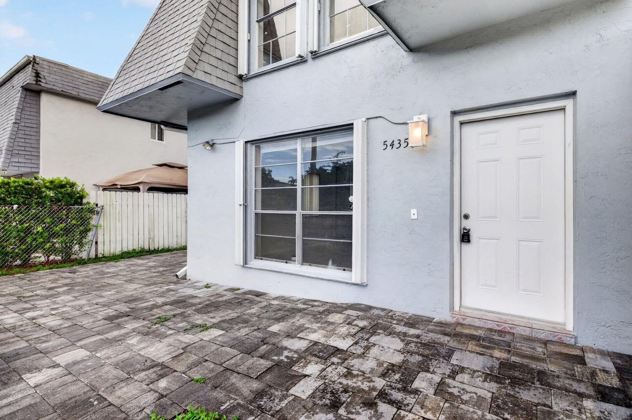 5435 Sw 44th Ter - Photo 4 of 50