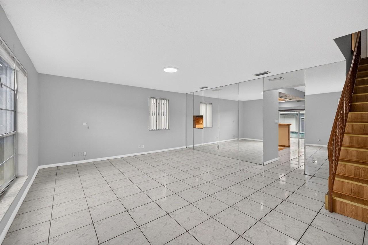 5435 Sw 44th Ter - Photo 5 of 50