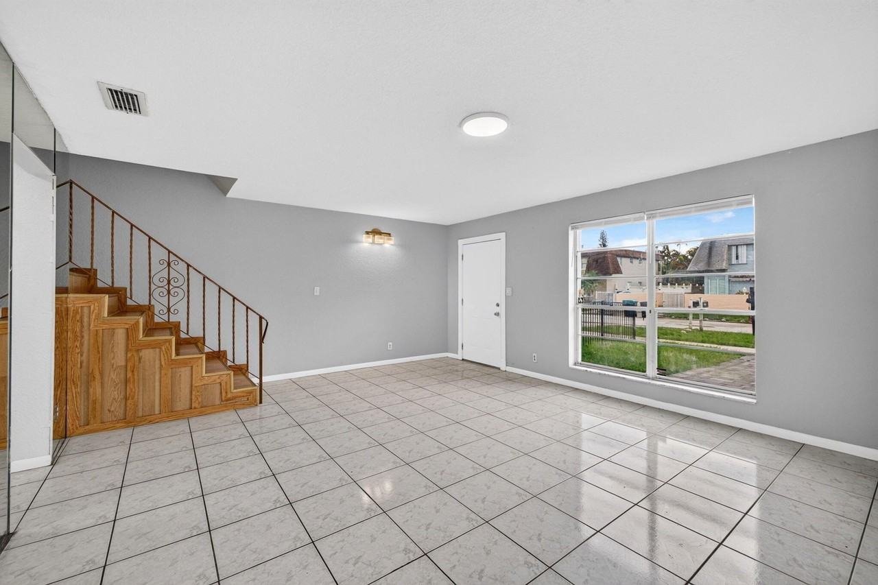 5435 Sw 44th Ter - Photo 6 of 50