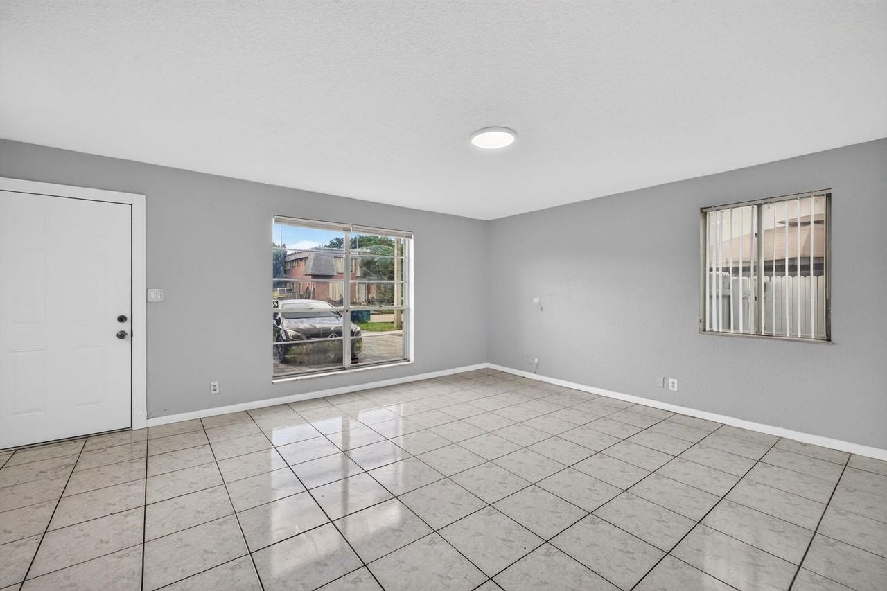 5435 Sw 44th Ter - Photo 7 of 50