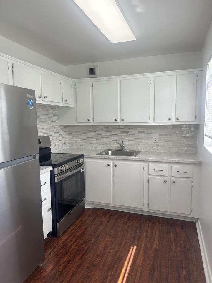 195 Windsor I - Photo 2 of 19