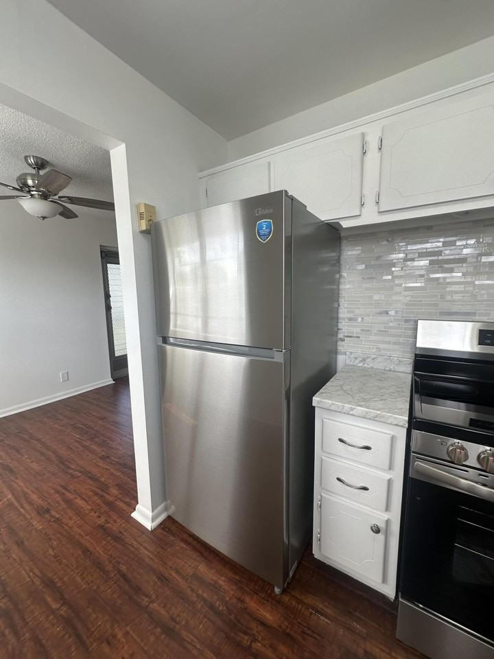 195 Windsor I - Photo 4 of 19